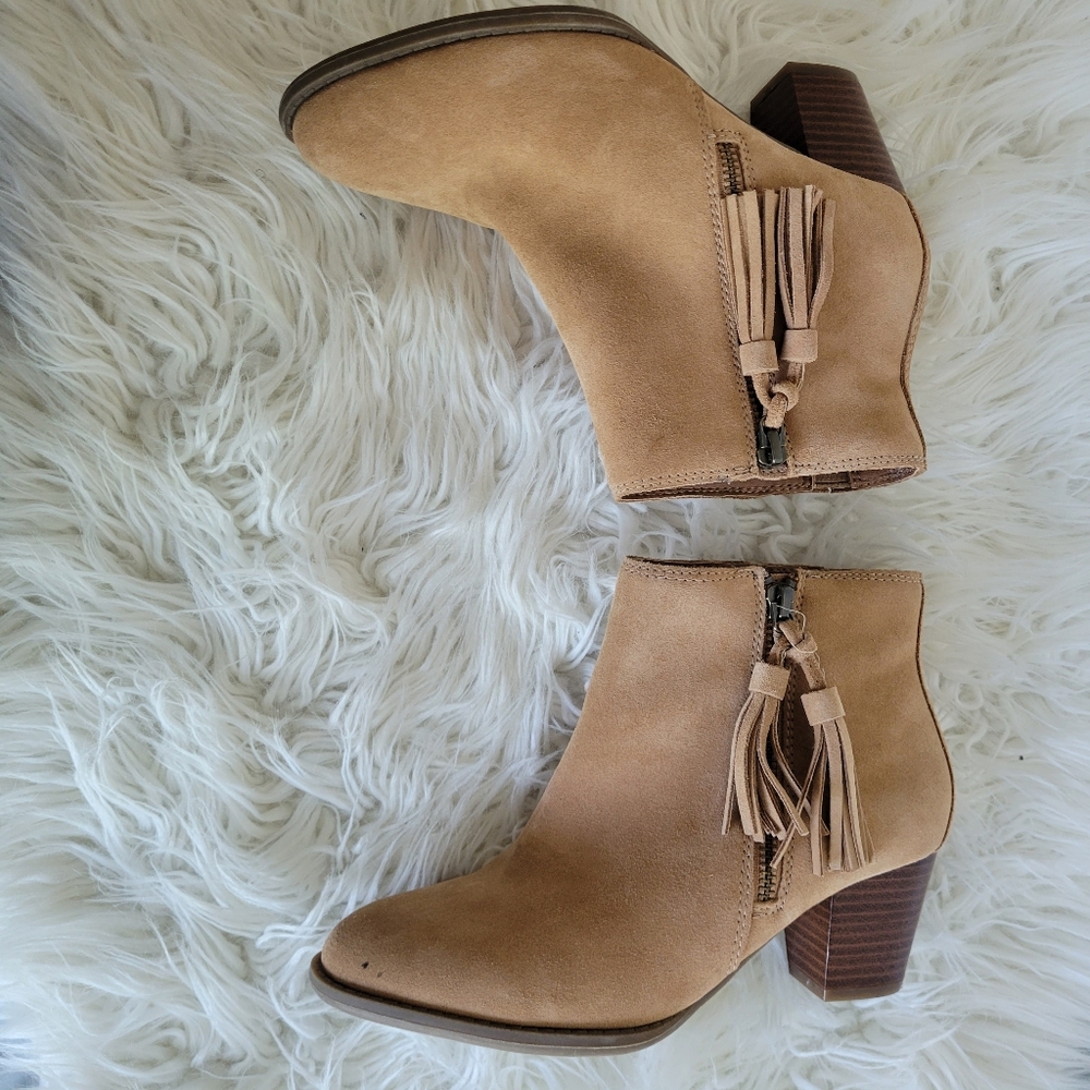 Vionic Upright Madeline Boot/Wheat Size 5 - image 6